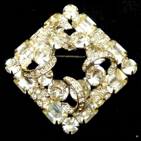 WEISS VTG DESIGNER SIGNED DIAMANTE BAGUETTE RHINESTONE RAISED ICING BROOCH EUC - Picture 1 of 8